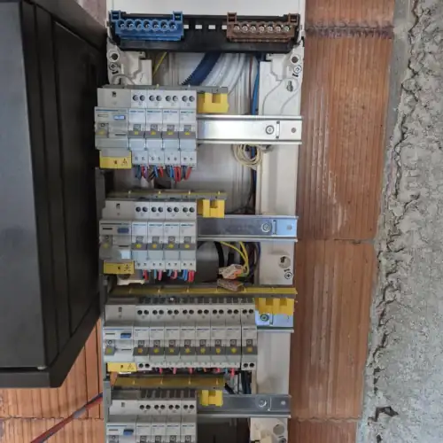 Installation d'un tableau électrique - SARL Hervé Père & Fils